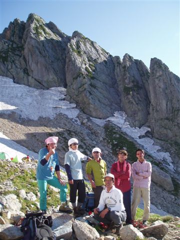 八ツ峰をバックに