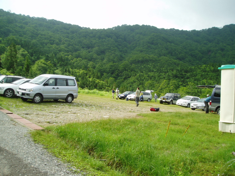 林道終点の駐車場
