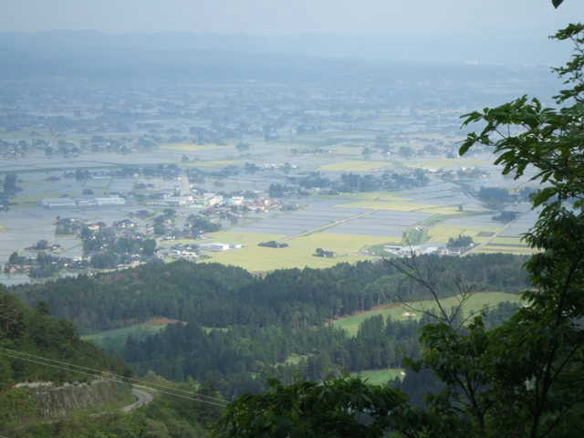 中腹からみる散居村