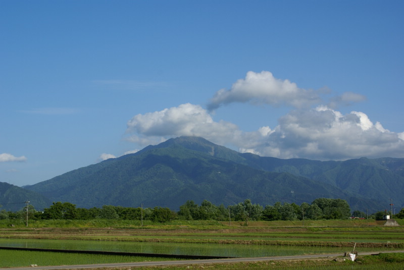 湯上りに見る荒島岳